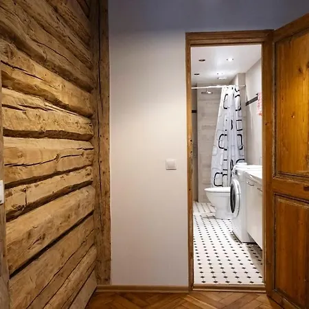 Medieval Romance And View On The Artery Of Old Town Apartman *